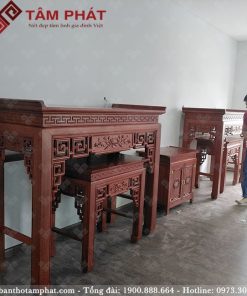 Phòng thờ sử dụng 2 bàn thờ Phật và thờ gia tiên