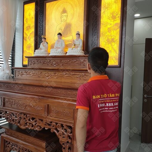 Khách hàng có thể sử dụng bàn thờ tam cấp kết hợp