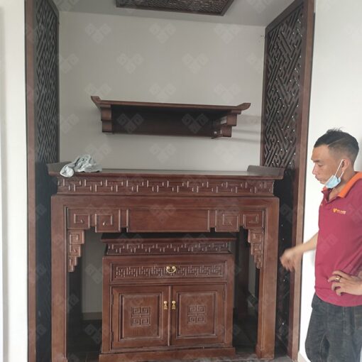 Bàn thờ Phật treo tường kết hợp với bàn thờ gia tiên tạo không gian thờ tự đẹp