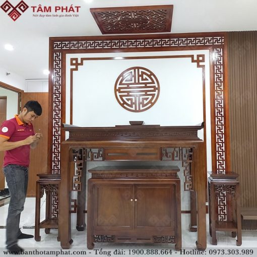 Bàn thờ gỗ Gụ Lào hoàn hiện sắc nét BT-1108