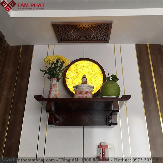 Bàn thờ Phật treo tường là lựa chọn của nhiều gia đình 