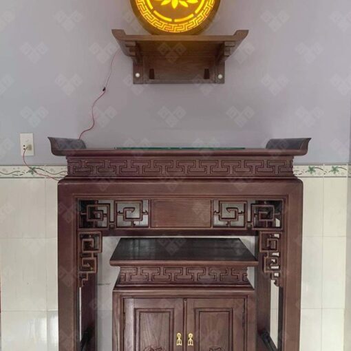 Bàn thờ Phật thường được trang trí hoạt tiết đèn sen