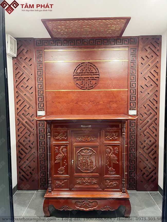 Mẫu tủ thờ gỗ tốt siêu bền họa tiết cổ kính