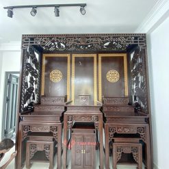 Phòng thờ lớn kết hợp bàn thờ Phật và gia tiên