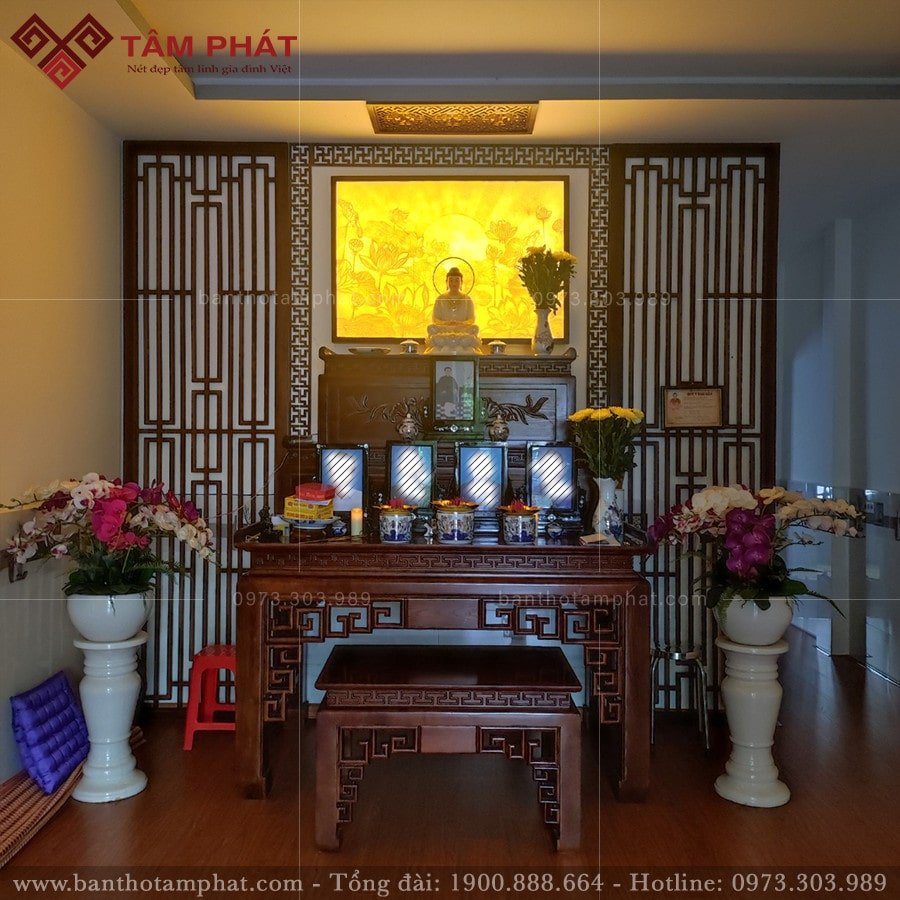 Thờ Phật và gia tiên chung một bàn thờ