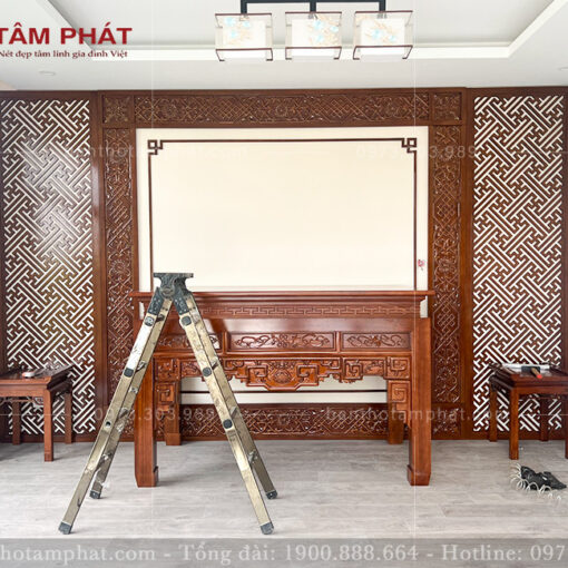 Hoàn thiện phòng thờ gia tiên được trang trí ốp gỗ