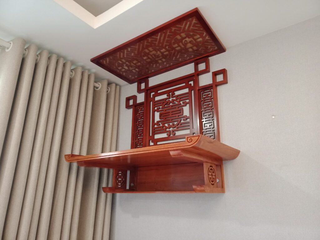 Bàn Thờ Gỗ Tự Nhiên Tại Cửa Hàng Tâm Phát