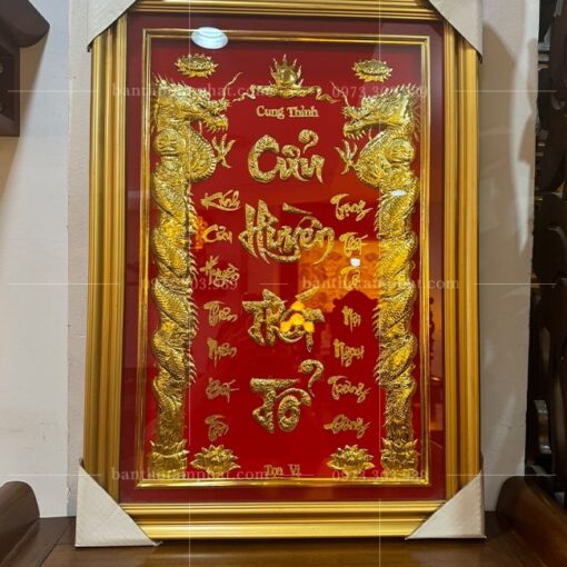 Bài vị cửu huyền thất tổ khung vàng, nền đỏ sang trọng.