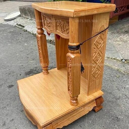 Chạm khắc các họa tiết trên nền gỗ gõ tự nhiên siêu sắc nét.