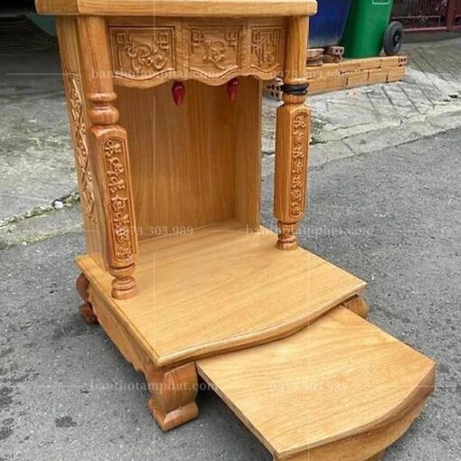 Cột câu đối chữ việt mang nhiều ý nghĩa sâu sắc.