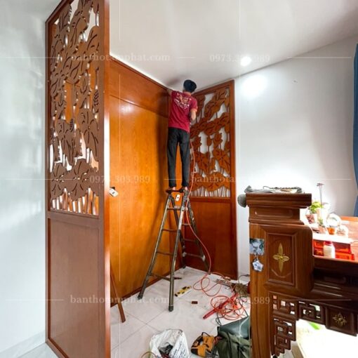 Phòng thờ gia tiên đẹp có vách ngăn kín đáo mẫu BT-1578 được hoàn thiện trọn gói.