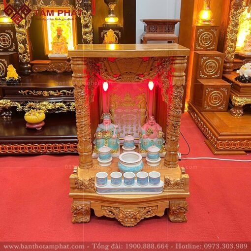 Bàn thờ chất liệu gỗ gõ tự nhiên có độ bền cao, chắc chắn.