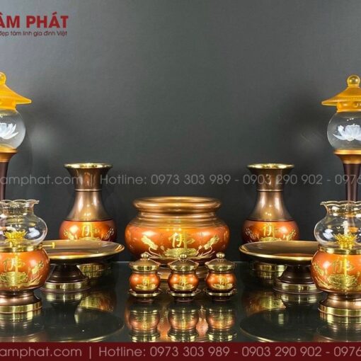 Có nhiều kích thước khác nhau phù hợp với mỗi bàn thờ.