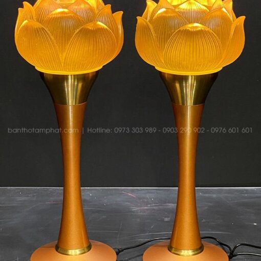 Hoa sen chất liệu Thủy Lưu Ly cao cấp, thân hợp kim chắc chắn.