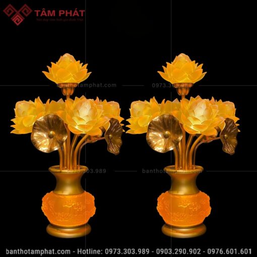 Thiết kế sang trọng tinh tế phù hợp với mọi bàn thờ.