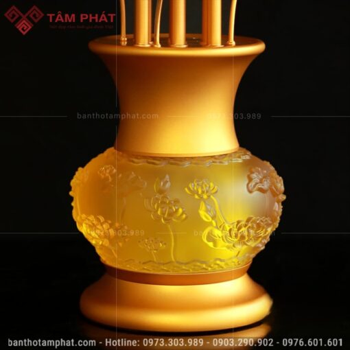 Bình sen nổi tinh tế, sang trọng.