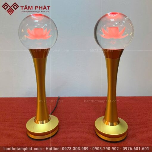 Thân hợp kim đồng màu vàng chắc chắn, sang trọng.