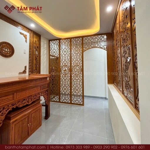 Phòng thờ có vách ngăn cửa võng hiện đại mẫu BT-1605