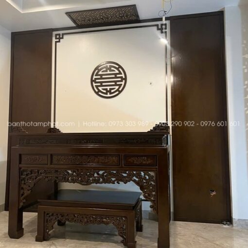 Sự kết hợp đơn giản với ốp trang trí không họa tiết, tạo nét đẹp hiện đại.