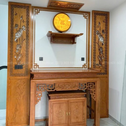 Bàn thờ đứng mẫu triện sen kèm tủ cơm nhỏ tiện lợi.