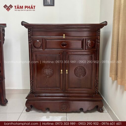 Tủ thờ kích thước nhỏ phù hợp với không gian nhà cửa hạn chế diện tích.