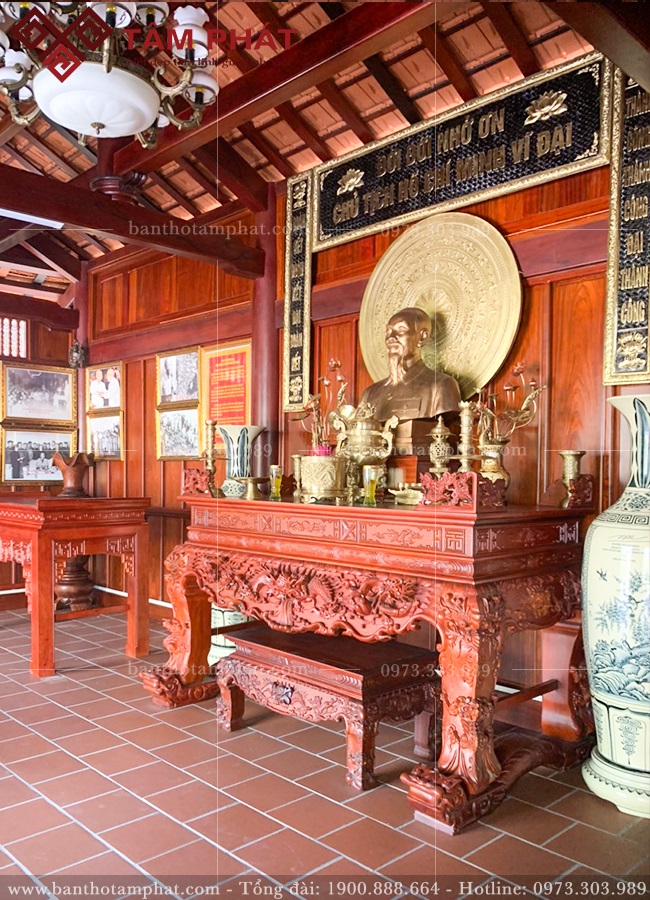 Phòng thờ Bác Hồ trang nghiêm