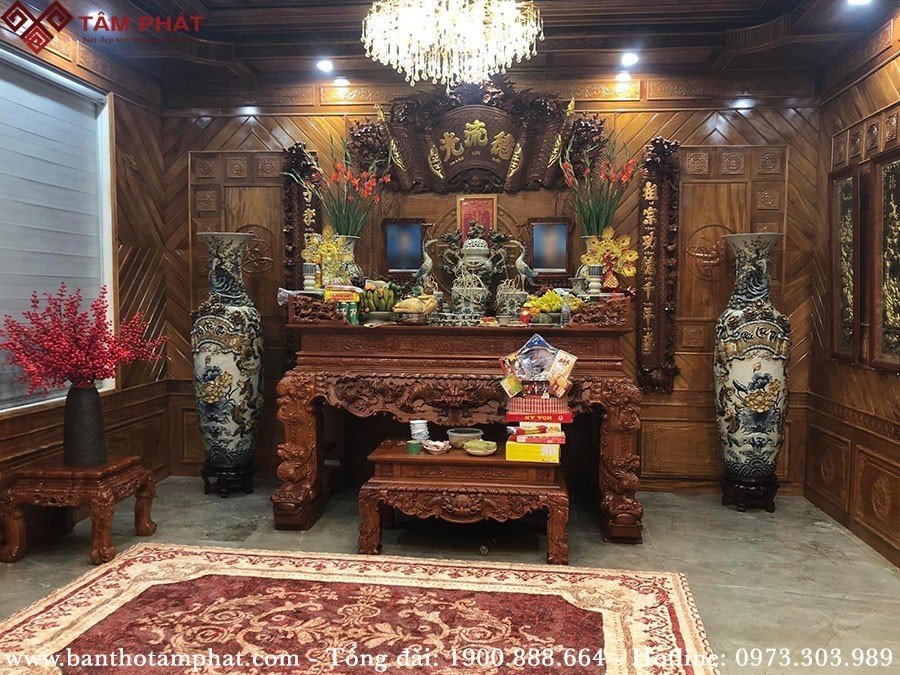 Phòng thờ cổ điển sử dụng mẫu sập thờ truyền thống