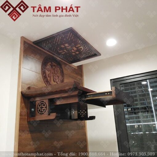 Bàn thờ treo có thêm ngăn kéo tiện lợi khi bày lễ và để đồ dùng