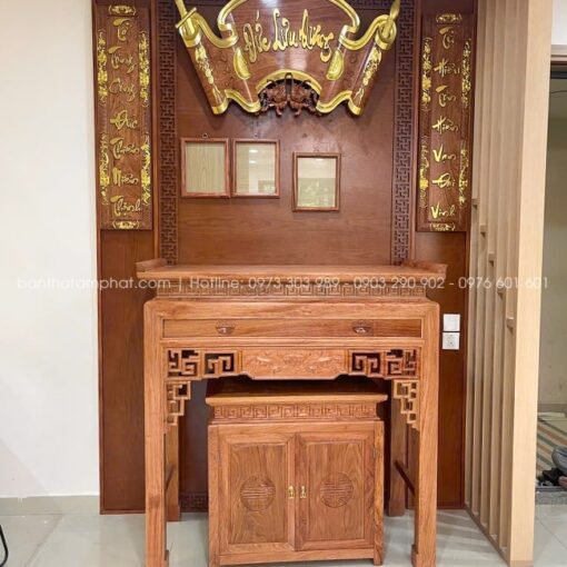 Phòng thờ cuốn thư câu đối dát vàng đẹp mẫu BT-1676