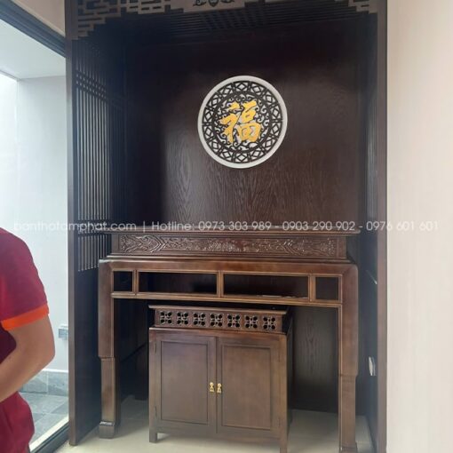 Bàn thờ gỗ tự nhiên có độ bền cao, kích thước đa dạng.
