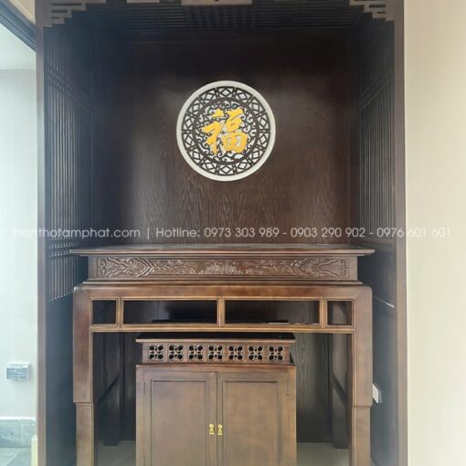 Mẫu phòng thờ gia tiên BT-1682 cho nhà phố được đánh giá cao về chất lượng và thẩm mỹ.