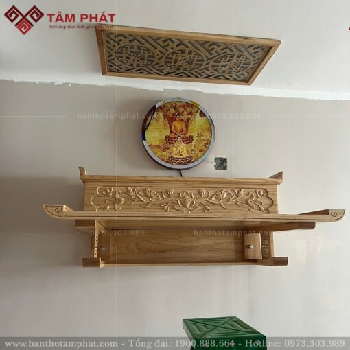 Đây là sự kết hợp giữa bàn thờ và đôn cấp, giúp gia chủ dễ dàng thờ tự.