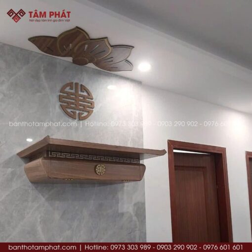 Chế tác kỹ, bề mặt mịn, chất liệu gỗ sồi cứng cáp, chắc chắn.