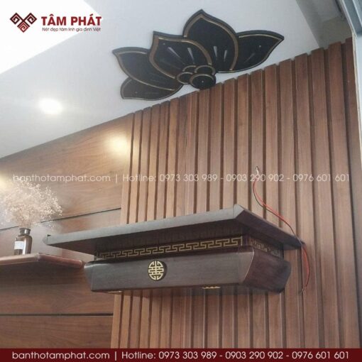 Ngoài gỗ sồi, bàn thờ TT2225 còn được làm từ các loại gỗ quý khác như gỗ Hương, Gụ, Gõ,...