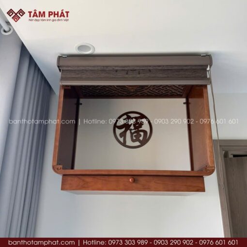 Bàn thờ treo tường TT2212 sang trọng với thiết kế hiện đại.