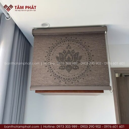 Kết hợp với mẫu rèm che lại càng thêm sang trọng, kín đáo.
