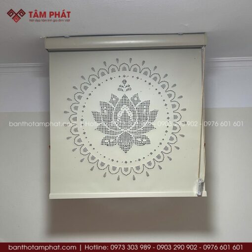 Mẫu bàn thờ treo và rèm che luôn là sự lựa chọn thông minh cho mọi không gian.