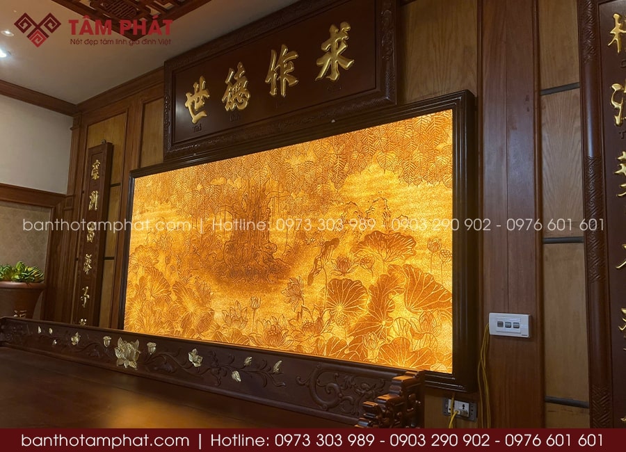 Kết hợp trang trí mẫu tranh trúc chỉ bồ đề linh thiêng, mang hơi thở ấm cúng.