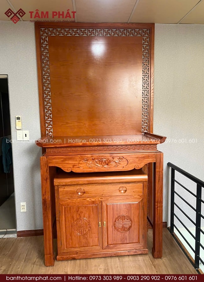 Nét đẹp thờ tự truyền thống được giữ gìn, hòa quyện vào không gian thờ tự trang nghiêm.