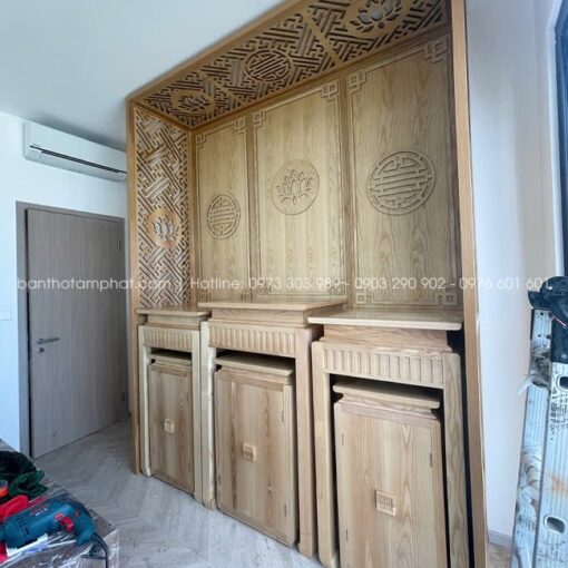 Gỗ sồi màu sáng sang trọng, có vân gỗ đẹp, đường nét mềm mại, thẩm mỹ.