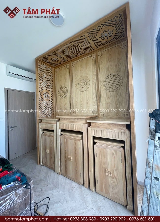 Gỗ sồi màu sáng sang trọng, có vân gỗ đẹp, đường nét mềm mại, thẩm mỹ.