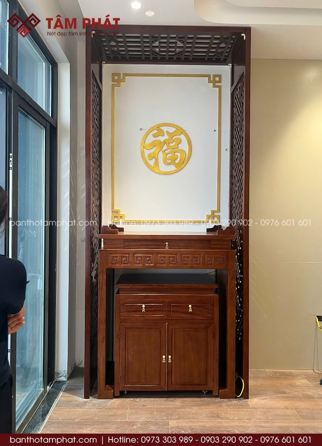 Phòng thờ chung cư gỗ Gõ hiện đại mẫu BT-1704