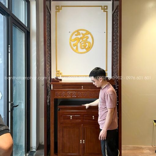 Phương án lắp đặt vách ngăn kịch trần, bao quát bàn thờ.
