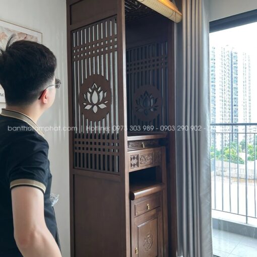 Vách ngăn hoa sen hiện đại, thẩm mỹ cao.