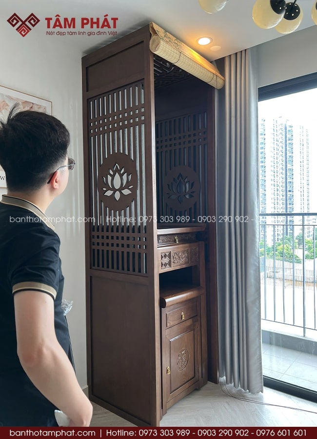 Vách ngăn hoa sen hiện đại, thẩm mỹ cao.