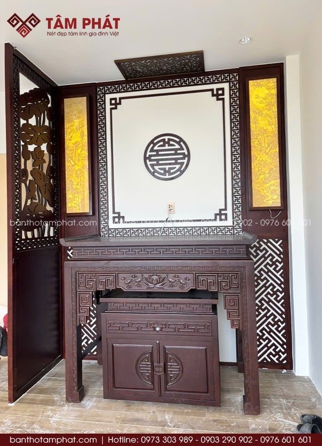 Bề mặt không phản sáng, tạo cảm giác mộc mạc, trầm tĩnh.