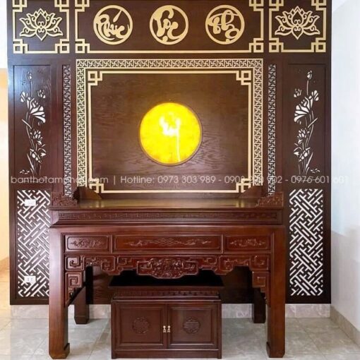 Phòng thờ Gia Tiên ốp CNC chữ và hoa sen đẹp mẫu BT-1729