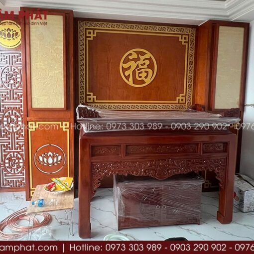 Tổng thể phối tone cánh gián ấm sang trọng, phù hợp đặt tại phòng thờ độc lập hoặc vị trí góc tĩnh trong nhà phố, biệt thự.