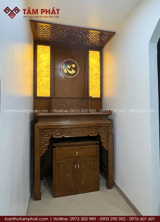 Thiết kế không gian thờ hài hòa từ ánh sáng đến màu sắc.