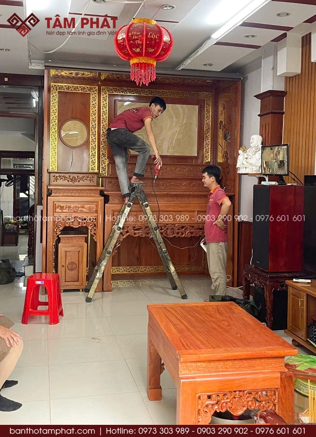 Mẫu phòng thờ kết hợp thờ Phật và Gia Tiên, mang đến sự hài hòa giữa tâm linh và thẩm mỹ.